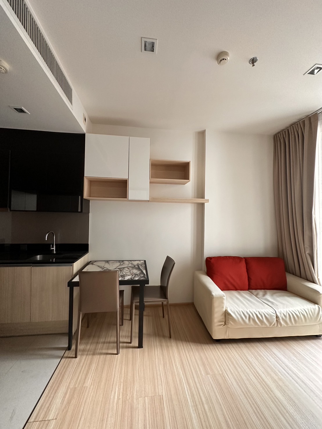 Edge Sukhumvit 23 I BTS Asoke, MRT Sukhumvit I HL