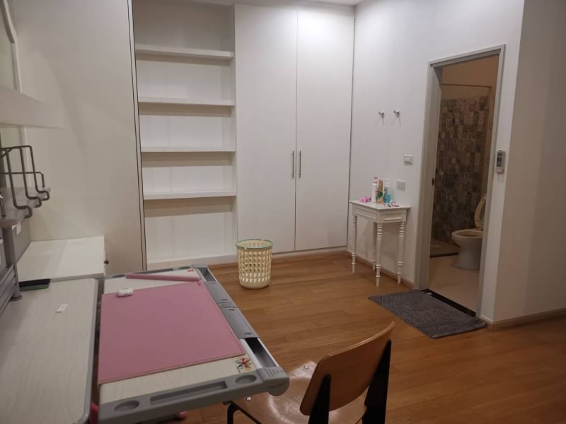 NOBLE REMIX / BTS THONGLOR / HL / RARE UNIT ONLY ONE IN CONDOMINIUM 3B3B 19MB 120K PER SQ.M. LARGE BALCONY