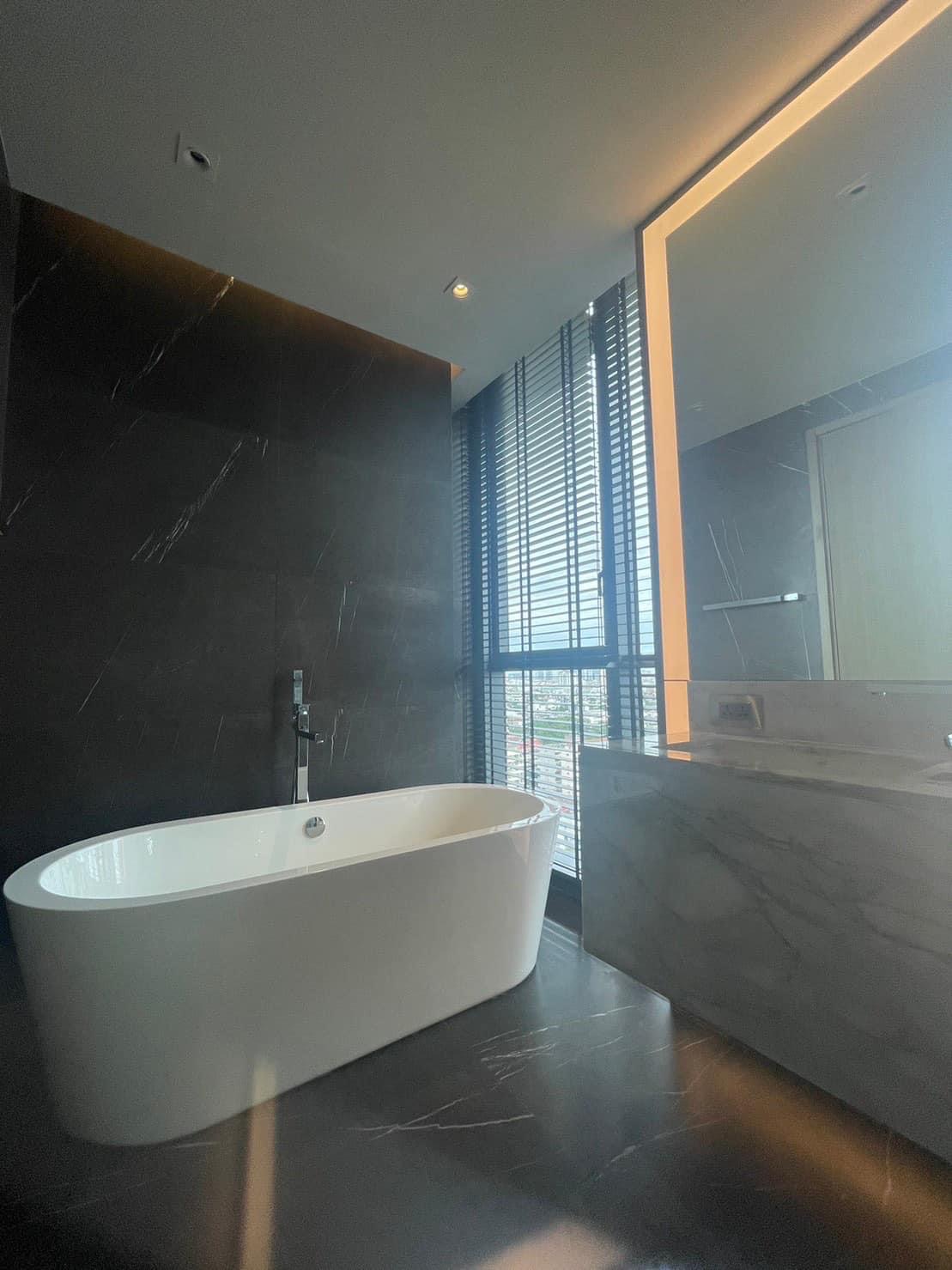 The Monument Thong Lo | BTS Thonglor | Super Luxury from Sansiri. Exclusive with wide space and city view #HL