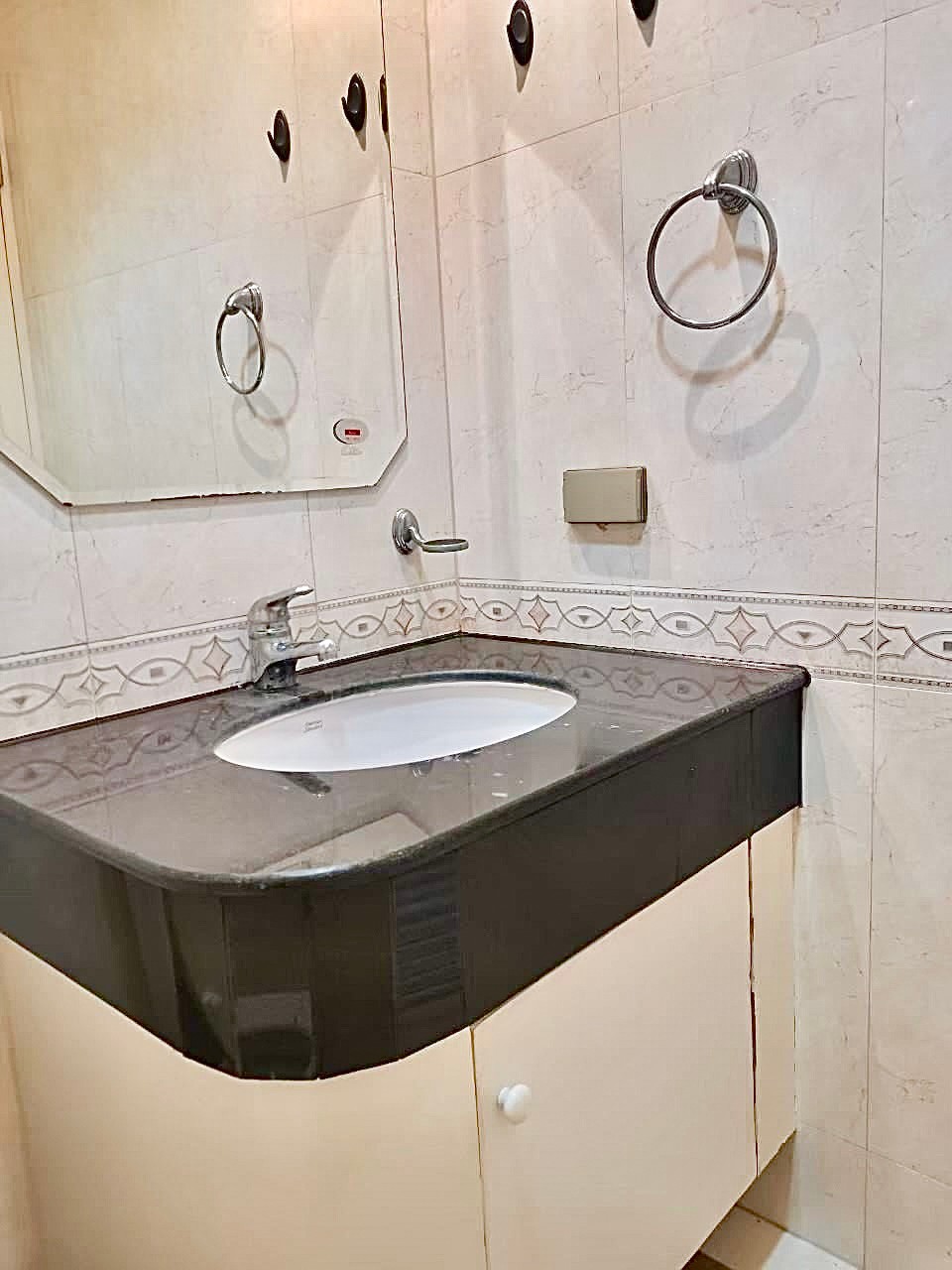 Baan Phahonyothin Place | BTS Ari | Good Price! Big Space! | #HL