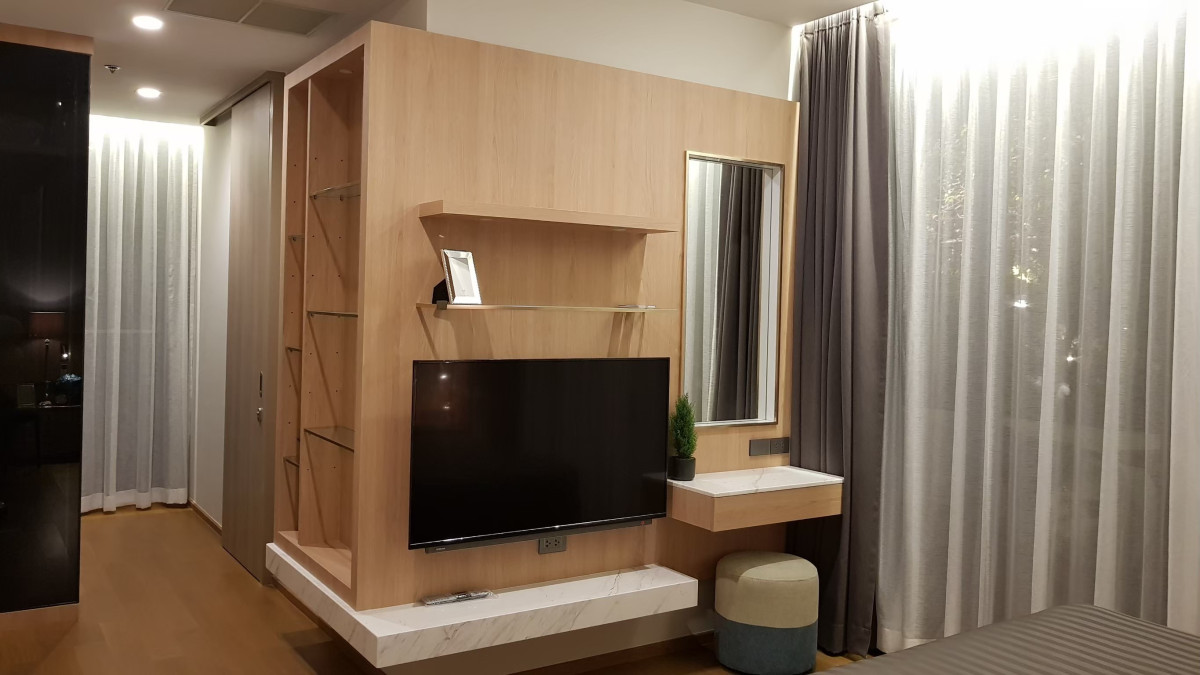 Noble Ploenchit | BTS Ploenchit | ขายห้องชั้นสูง ตกแต่งสวย วิวดี ซื้อไปราคาขึ้นแน่นอน ขายพร้อมผู้เช่าได้ผลตอบแทนทันที #O