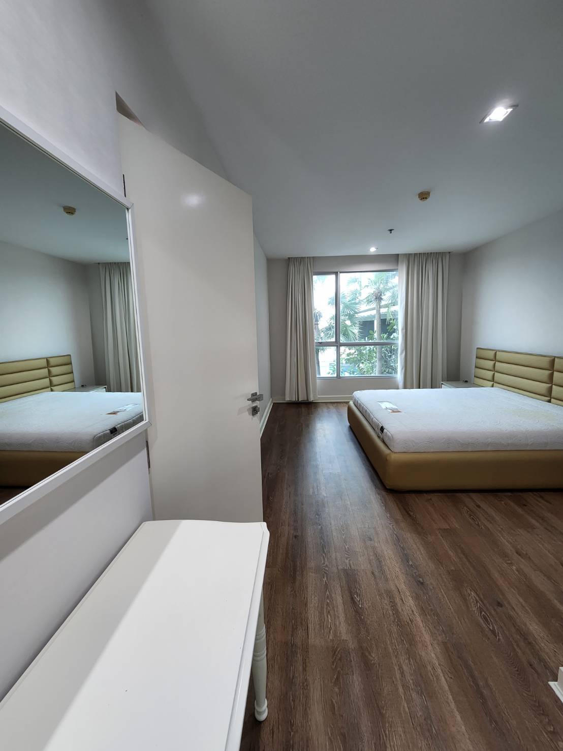 The Room Sathorn-Taksin I BTS Pho Nimit I #N