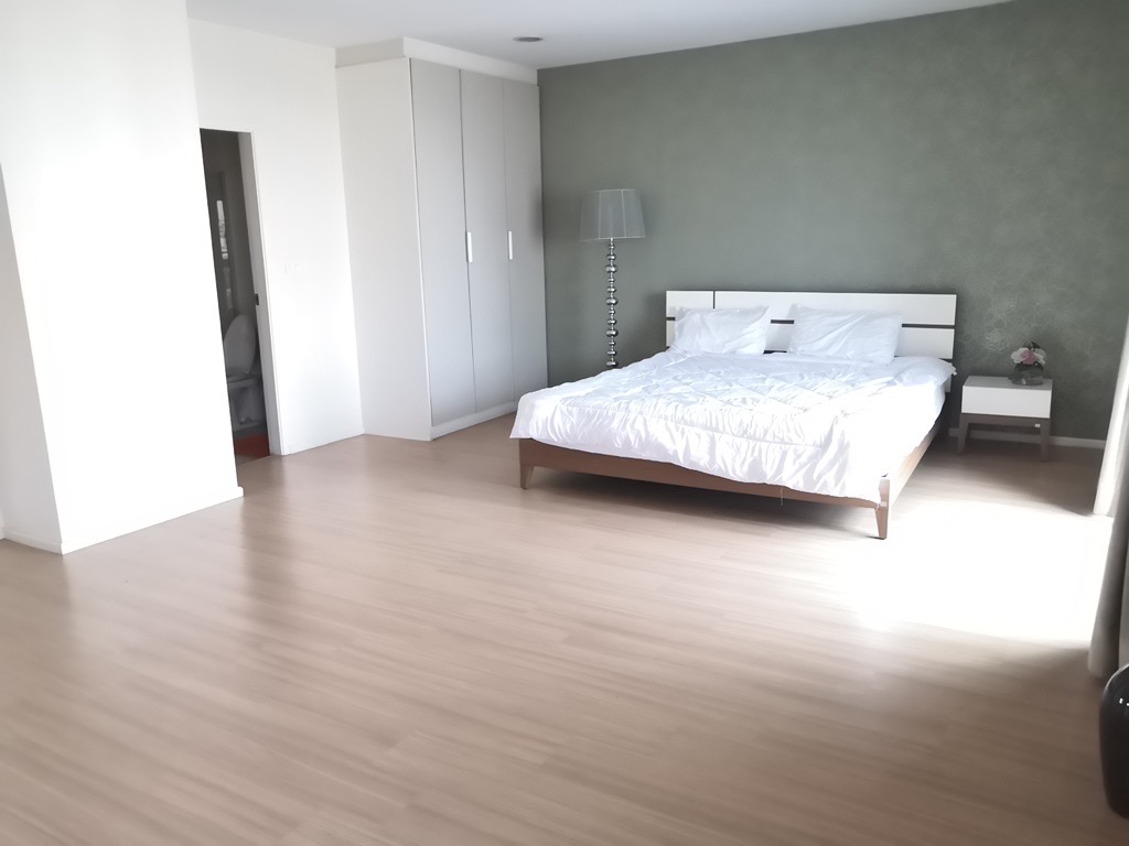Renova Residence | BTS Ploenchit | 3 bed the best deal !  #HL