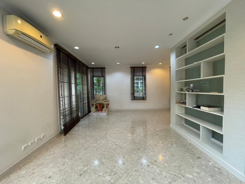Narasiri Sathorn-Wongwaen | ติดถนนใหญ่ เดินทางสะดวก 🚗 | #HL Focus