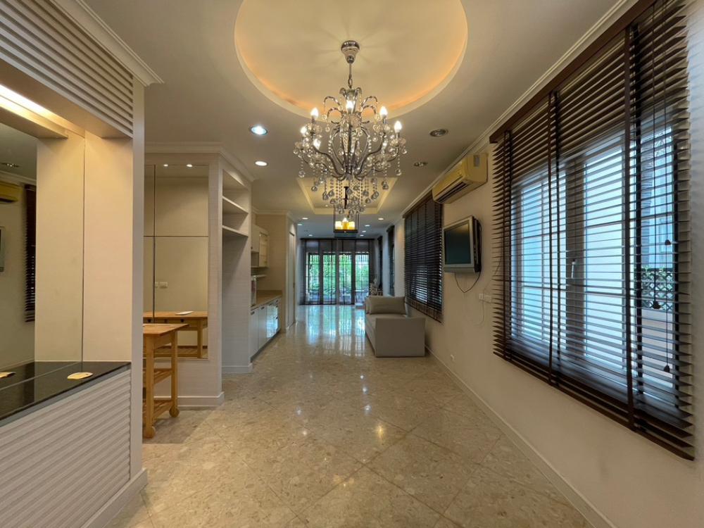 Narasiri Sathorn-Wongwaen | ติดถนนใหญ่ เดินทางสะดวก 🚗 | #HL Focus