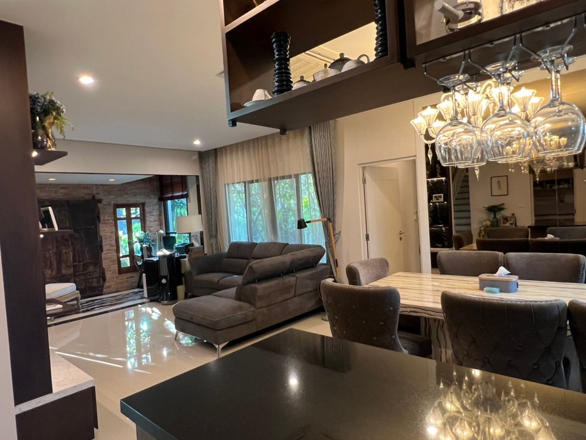 Burasiri Pattanakarn | บ้านหลังหัวมุม ติด club house | #HL Focus