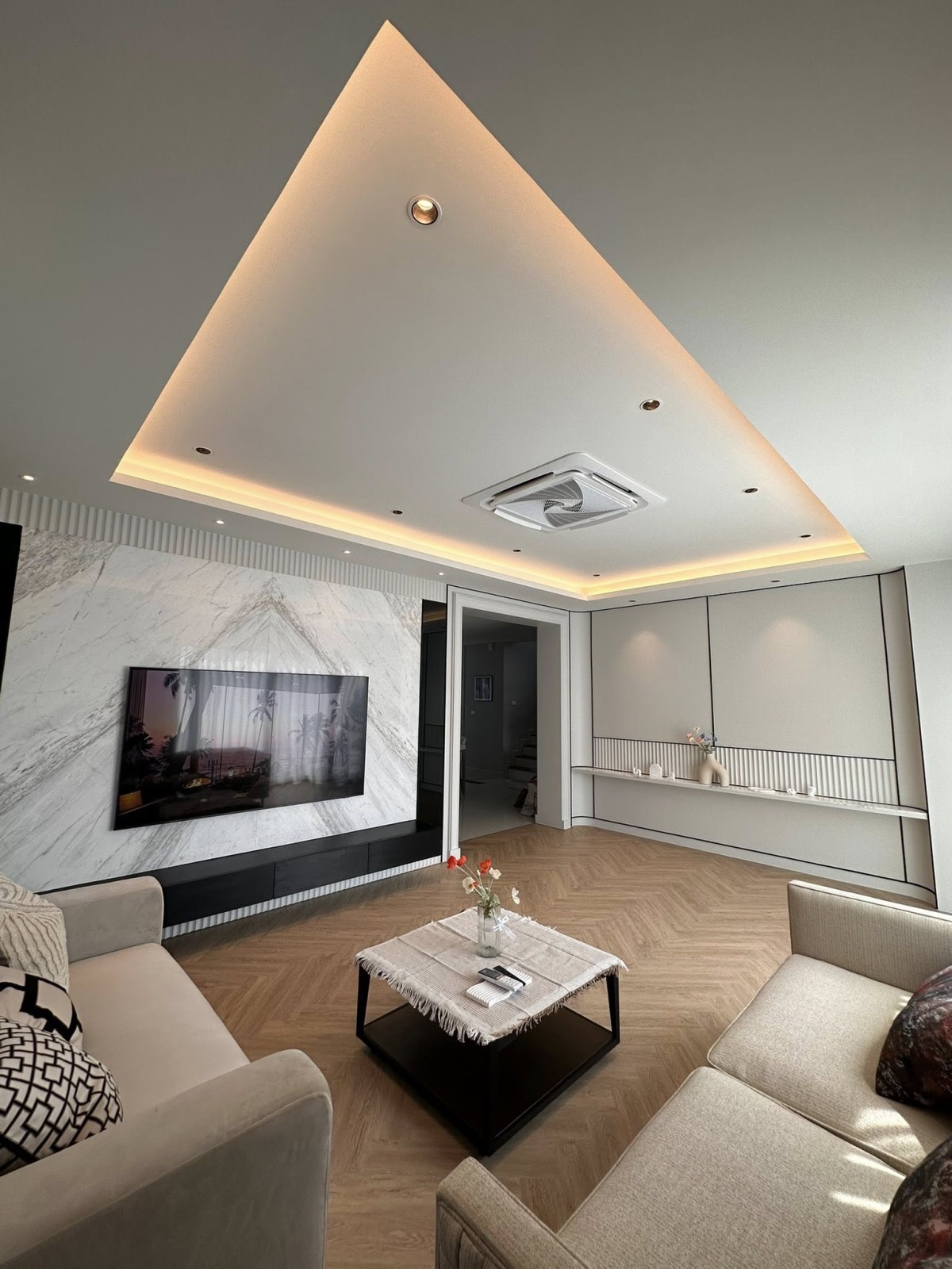 Centro Bangna | หน้าสวนสวย size ใหญ่สุด วิวสระว่ายน้ำ | #HL Focus