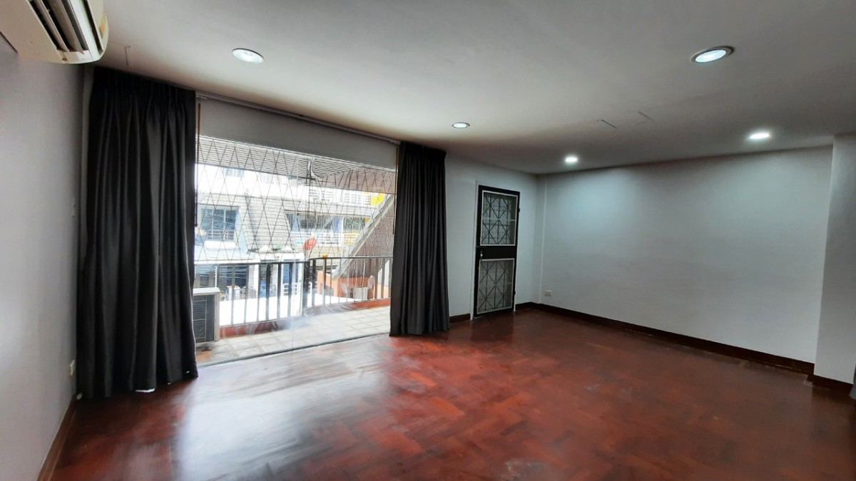 💢ขายด่วน พร้อมผู้เช่า ทาวน์เฮ้าส์🏡 4 ชั้น หมู่บ้านวราธรวิลล์ พัฒนาการ 44