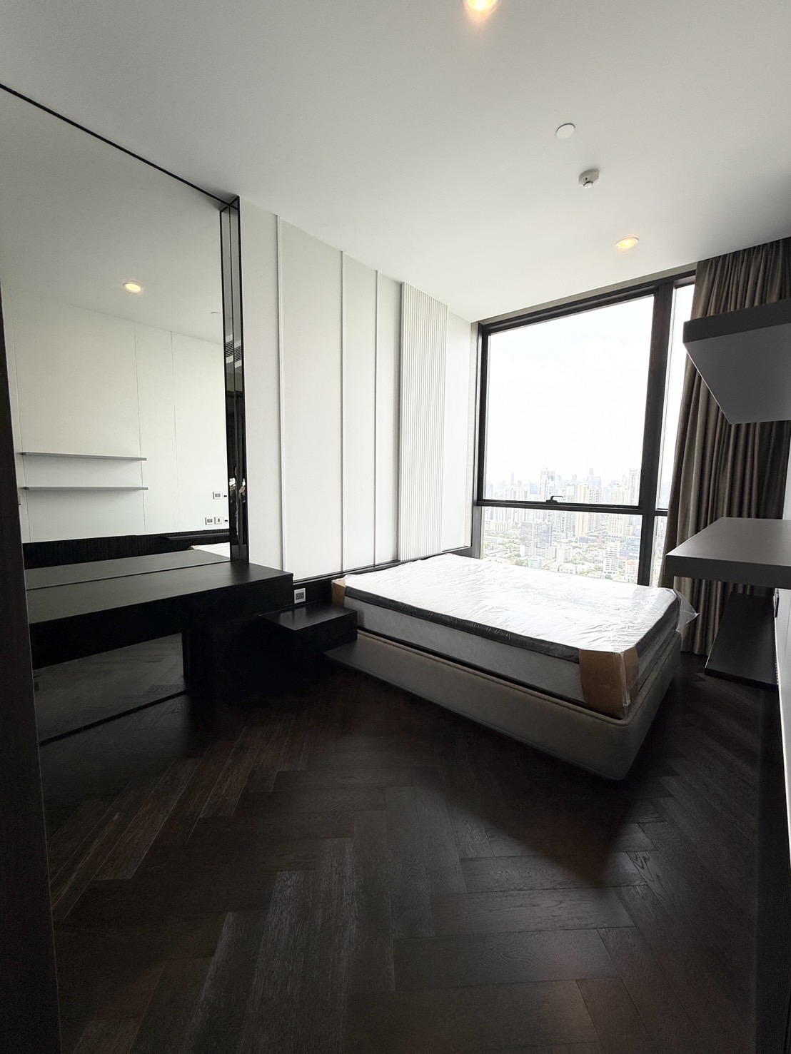 The Esse Sukhumvit 36 | Rare Unit the one of mini penthouse this type is only 6 units of the whole buiding super close to skytrain thonglor station #HL