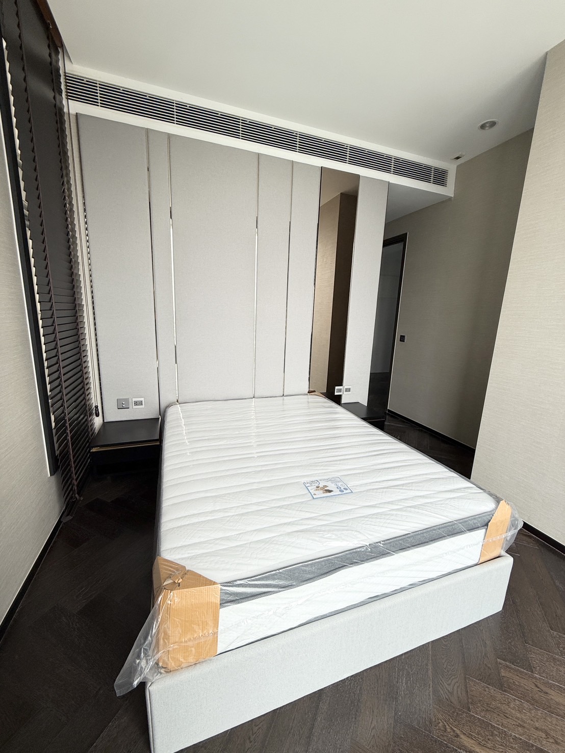 The Esse Sukhumvit 36 | Rare Unit the one of mini penthouse this type is only 6 units of the whole buiding super close to skytrain thonglor station #HL