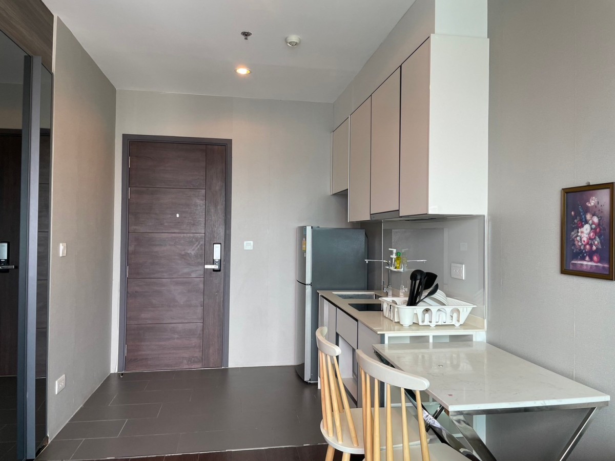 C Ekkamai | ห้อง 1 Bedroom ขนาด 35 ตร.ม. ที่คอนโด C Ekkamai Fully furnished พร้อมเข้าอยู่แบบไม่ต้องจัดเอง สะดวกครบทั้งฟิตเนส สระว่ายน้ำ สกายเลาจน์ | #HL