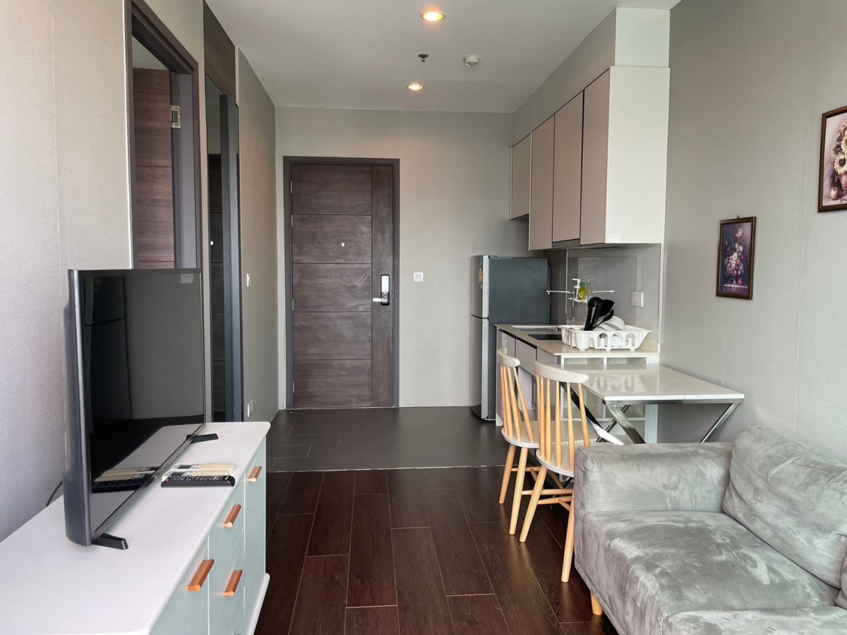 C Ekkamai | ห้อง 1 Bedroom ขนาด 35 ตร.ม. ที่คอนโด C Ekkamai Fully furnished พร้อมเข้าอยู่แบบไม่ต้องจัดเอง สะดวกครบทั้งฟิตเนส สระว่ายน้ำ สกายเลาจน์ | #HL