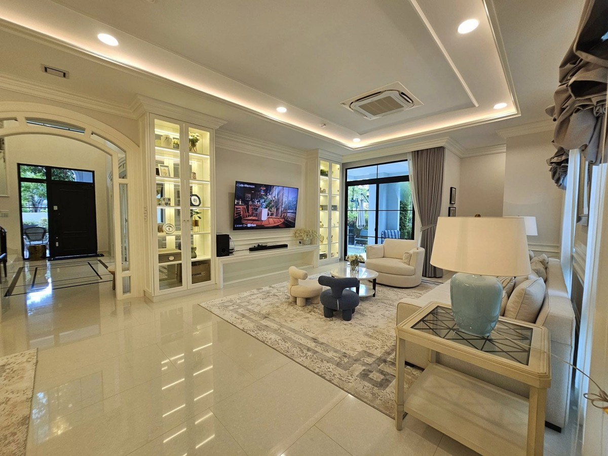 Nantawan Rama9-New Krungthepkreetha | Private plot surrounded by lake and garden only #HL Focus