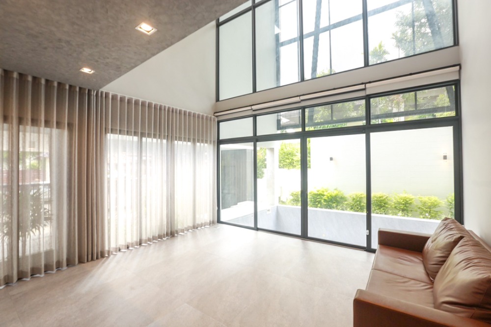 Sarin Park | บ้านเดี่ยว 3 ชั้นสร้างใหม่ สไตล์โมเดิร์น พร้อมเฟอร์นิเจอร์บิ้วท์อินทุกห้อง #HL Focus