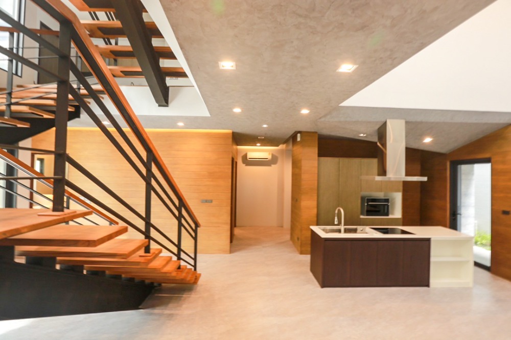 Sarin Park | บ้านเดี่ยว 3 ชั้นสร้างใหม่ สไตล์โมเดิร์น พร้อมเฟอร์นิเจอร์บิ้วท์อินทุกห้อง #HL Focus