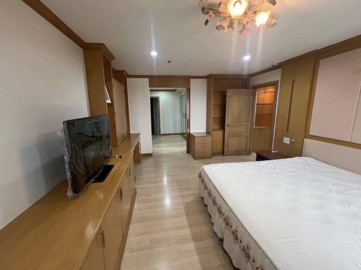 Silom Suite | ย่านใจกลางเมืองสาทร วิวเมือง ห้องใหญ่ ใกล้ BTS เซนต์หลุยส์ #New