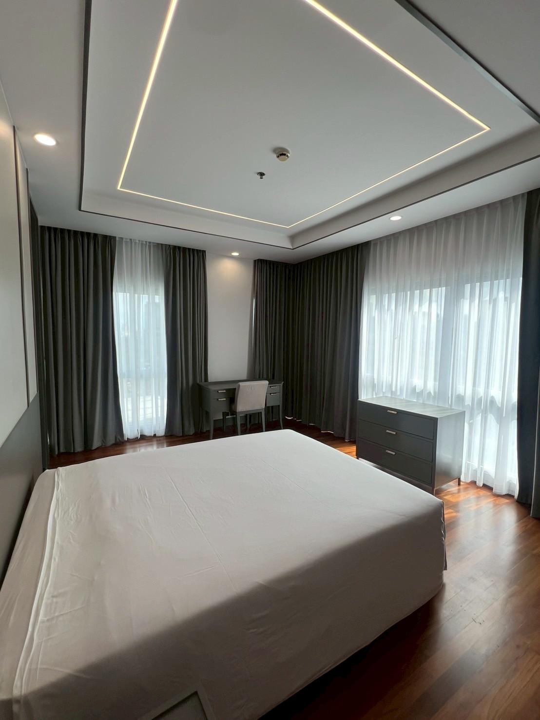 Royal Resident Park | Penthouse of Lumpini 3bed3bath with Special 1 maidroom Ready for rent #HL