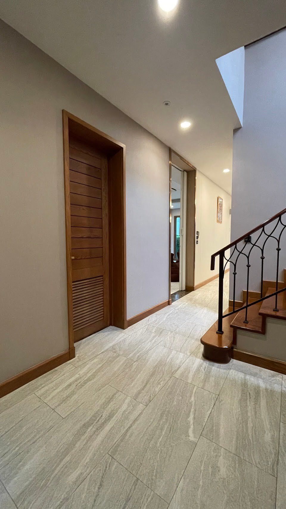 Grand Bangkok Boulevard Srinakarin | บ้านทิศเหนือ มีสวนรอบบ้าน Built in ทั้งหลัง #HL Focus