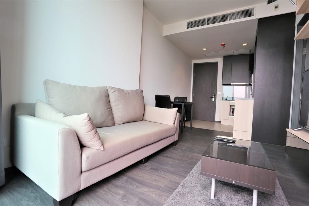 Edge Sukhumvit 23 | ตกแต่งครบ ห้องมุม ทิศตะวันออก ไม่มีตึกบัง ใกล้ BTS อโศก และ MRT สุขุมวิท #New