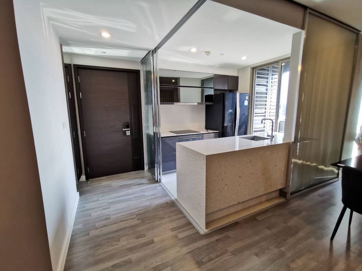 The Room Rama 4 | 🚝ใกล้ตลาดสามย่านเพียง 400 ม. ห้องใหญ่วิวเมือง #HL