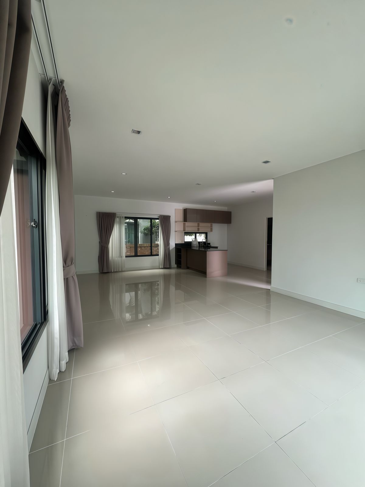Burasiri Wongwaen-Onnut | บ้านเดี่ยว หลังมุม  #HL Focus