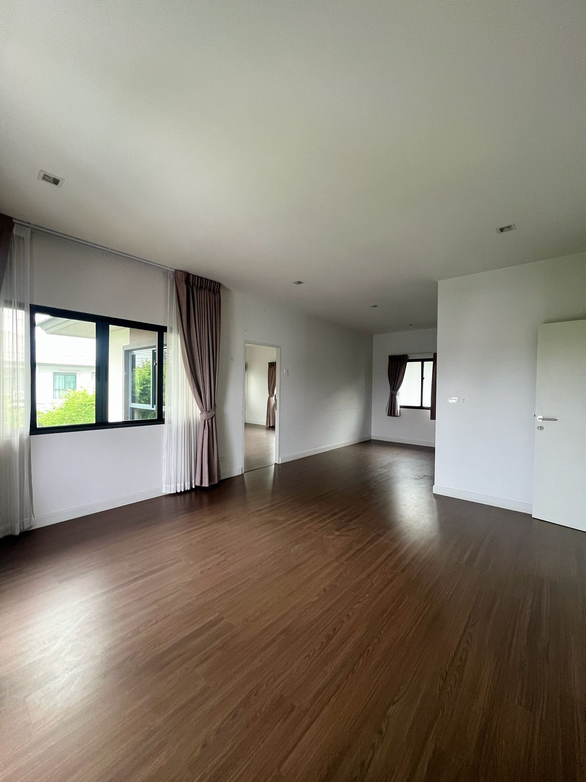 Burasiri Wongwaen-Onnut | บ้านเดี่ยว หลังมุม  #HL Focus
