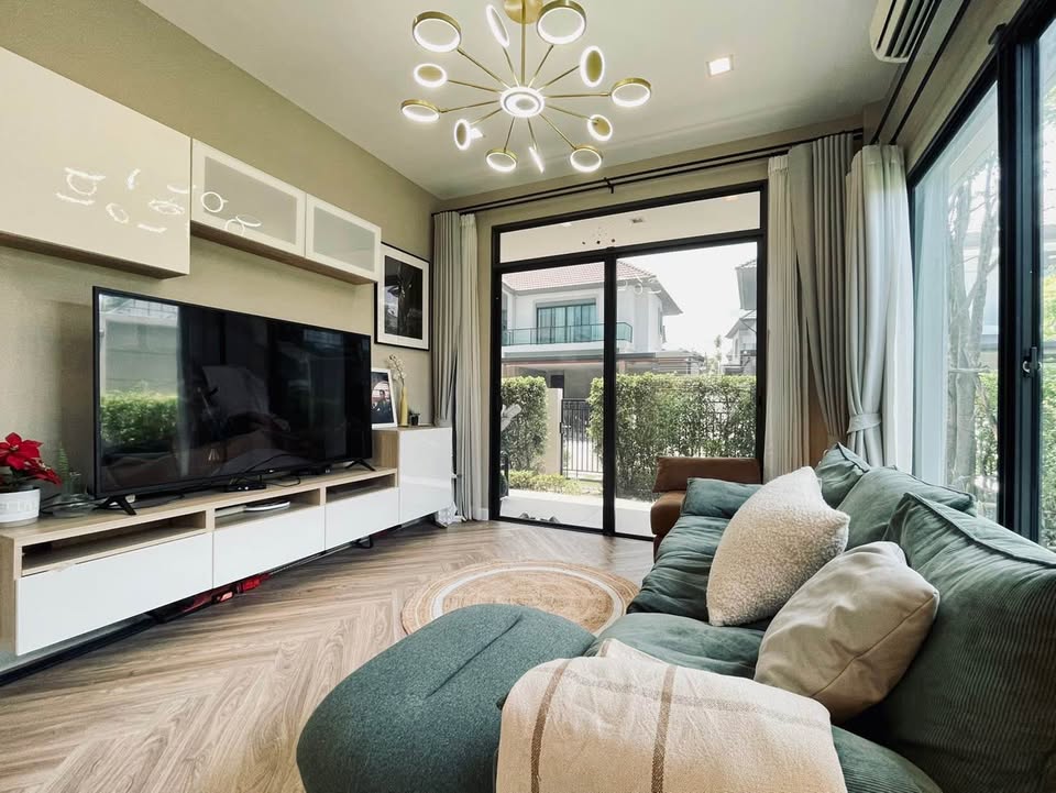 Bangkok Boulevard Srinakarin-Bangna | บ้านเดี่ยวหลังริม แต่งสวย ทำเลใกล้รถไฟฟ้า #HL Focus