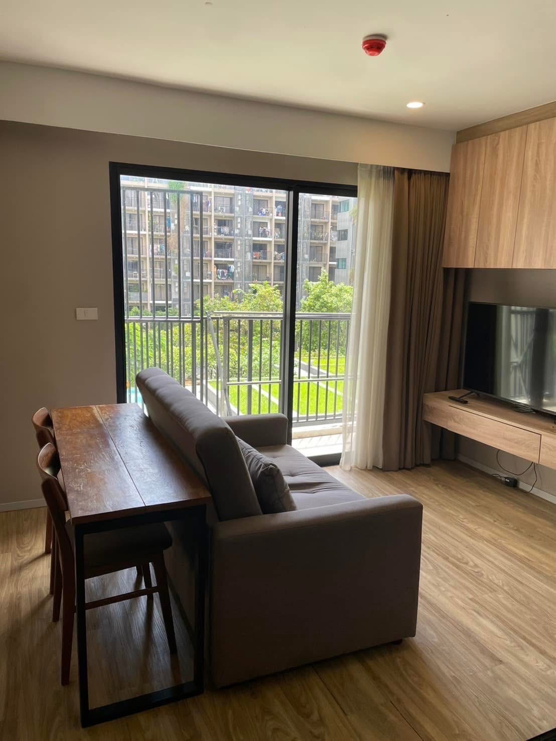 Blossom Sathon-Charoen Rat 📣วิวสระว่ายน้ำ🏊‍♂️ มีรถตู้โครงการรับส่งสถานี🚐 #New