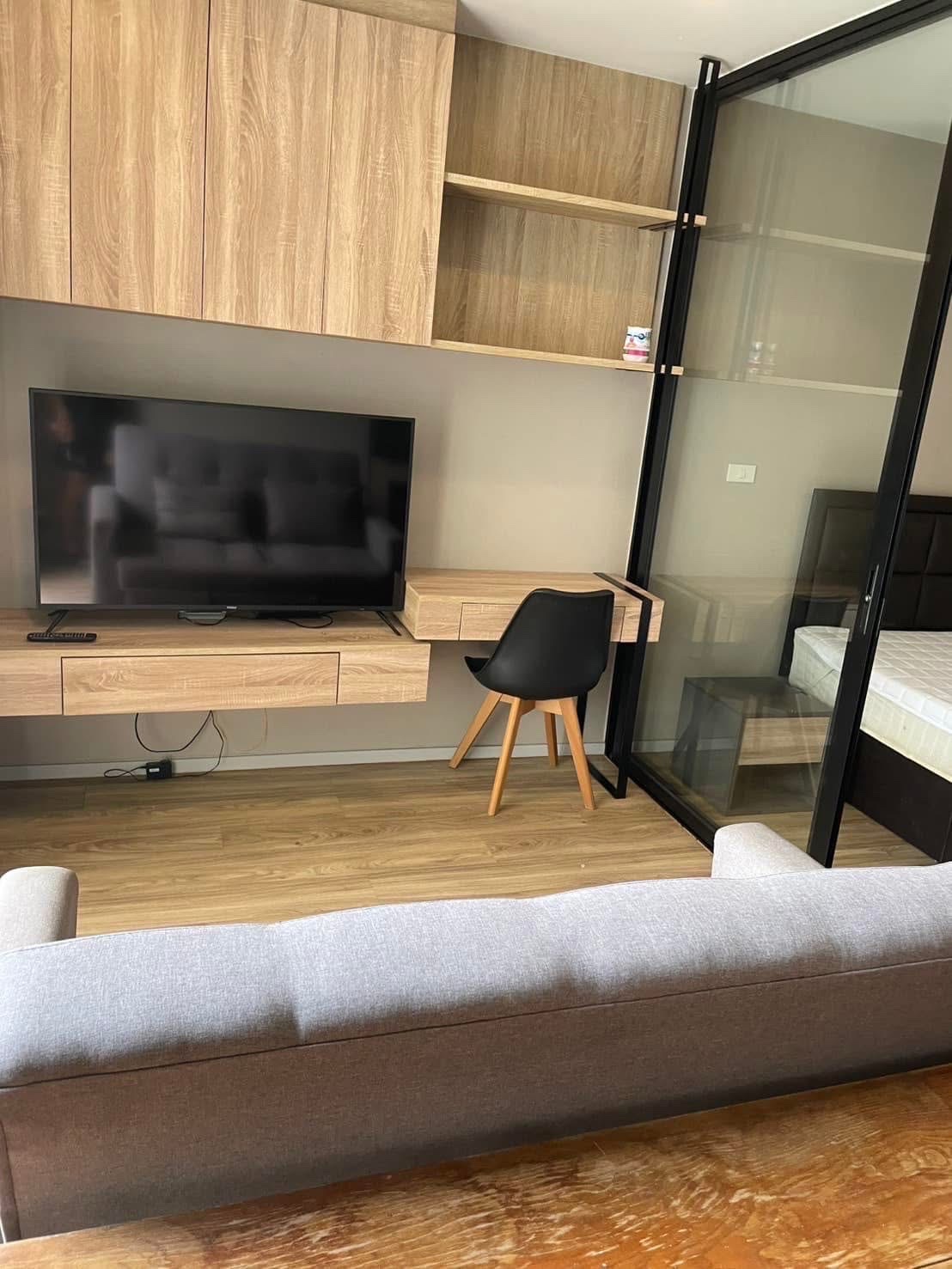 Blossom Sathon-Charoen Rat 📣วิวสระว่ายน้ำ🏊‍♂️ มีรถตู้โครงการรับส่งสถานี🚐 #New