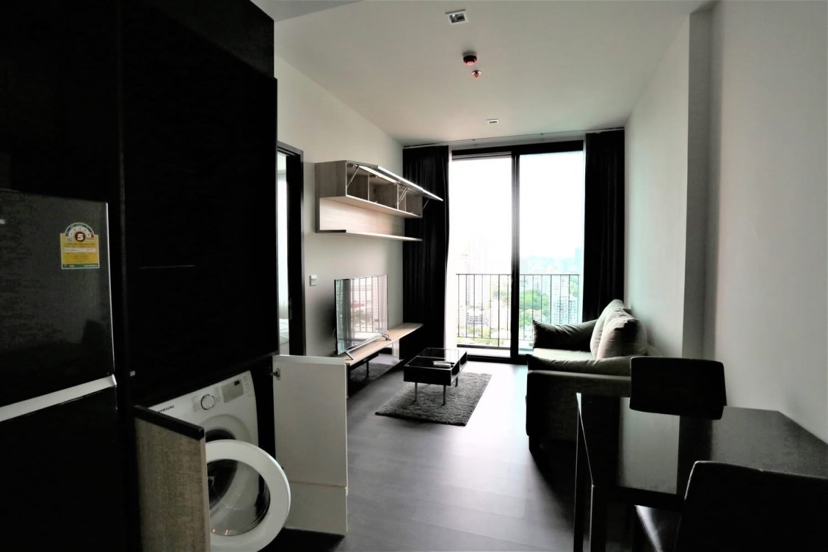 Edge Sukhumvit 23 | ตกแต่งเฟอร์ครบ ห้องหัวมุม ทิศตะวันออก ไม่มีตึกบัง ใกล้ BTS อโศก , MRT สุขุมวิท #New