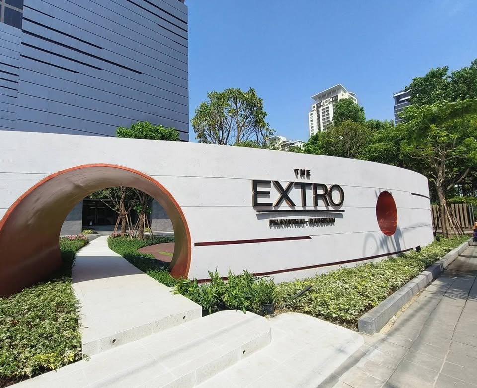 The EXTRO Phayathai-Rangnam | วิวสวนสันติภาพ 🌿 เดินเพียงไม่กี่นาทีถึง BTS อนุสาวรีย์ 🚝 #New
