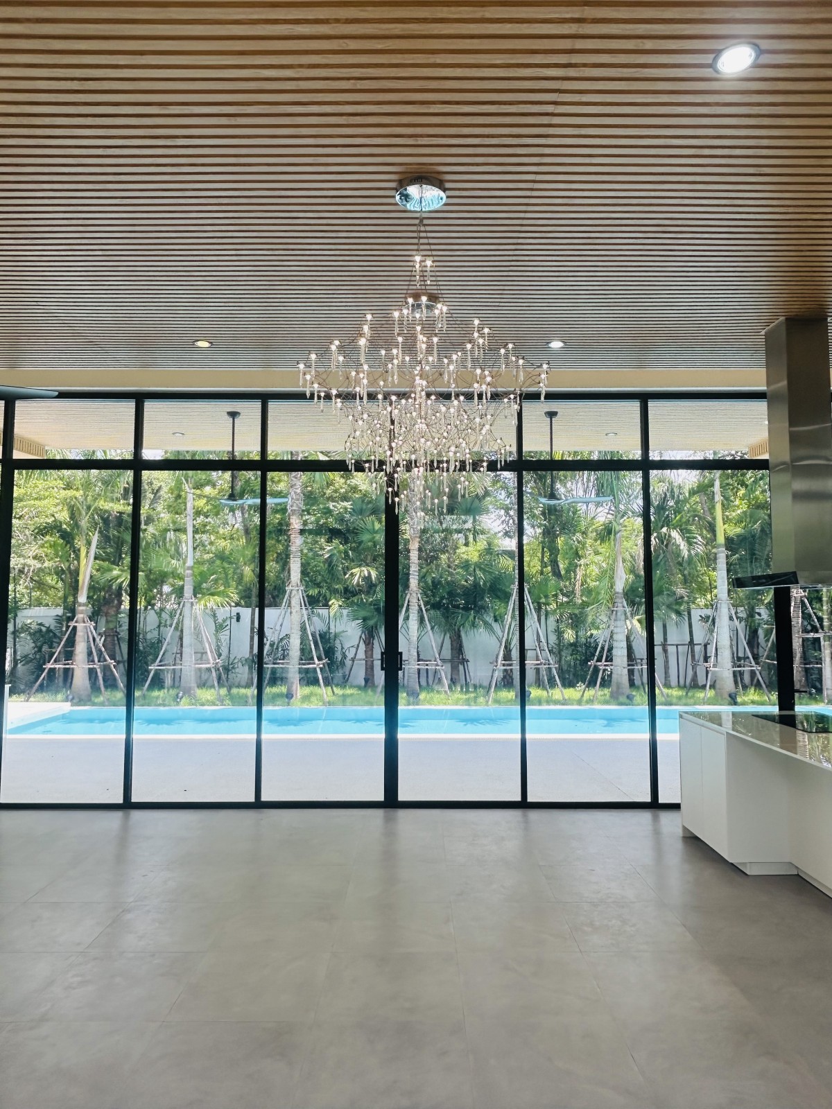 Beverly Hills Chaengwattana | ทำเลพรีเมียม ใกล้ BTS เพียง 800 ม. ห้าง สนามบิน และทางด่วนครบ! 🚝✨ #HL Focus
