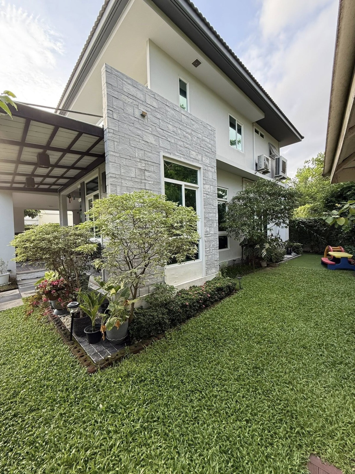 Mantana Onnut - Wongwaen 5 | บ้านหลังมุม พร้อมสวนส่วนตัว 🌿 หน้าบ้านทิศใต้ ใกล้ Clubhouse ร่มรื่นสบายตลอดปี 🍃 #HL Focus