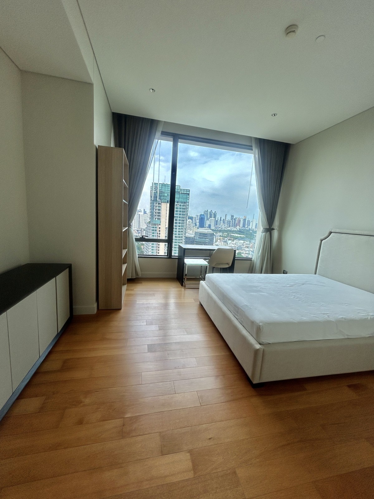 Sindhorn Residence |  ใกล้ BTS ชิดลม เดินเพียง 600 ม #Old Focus