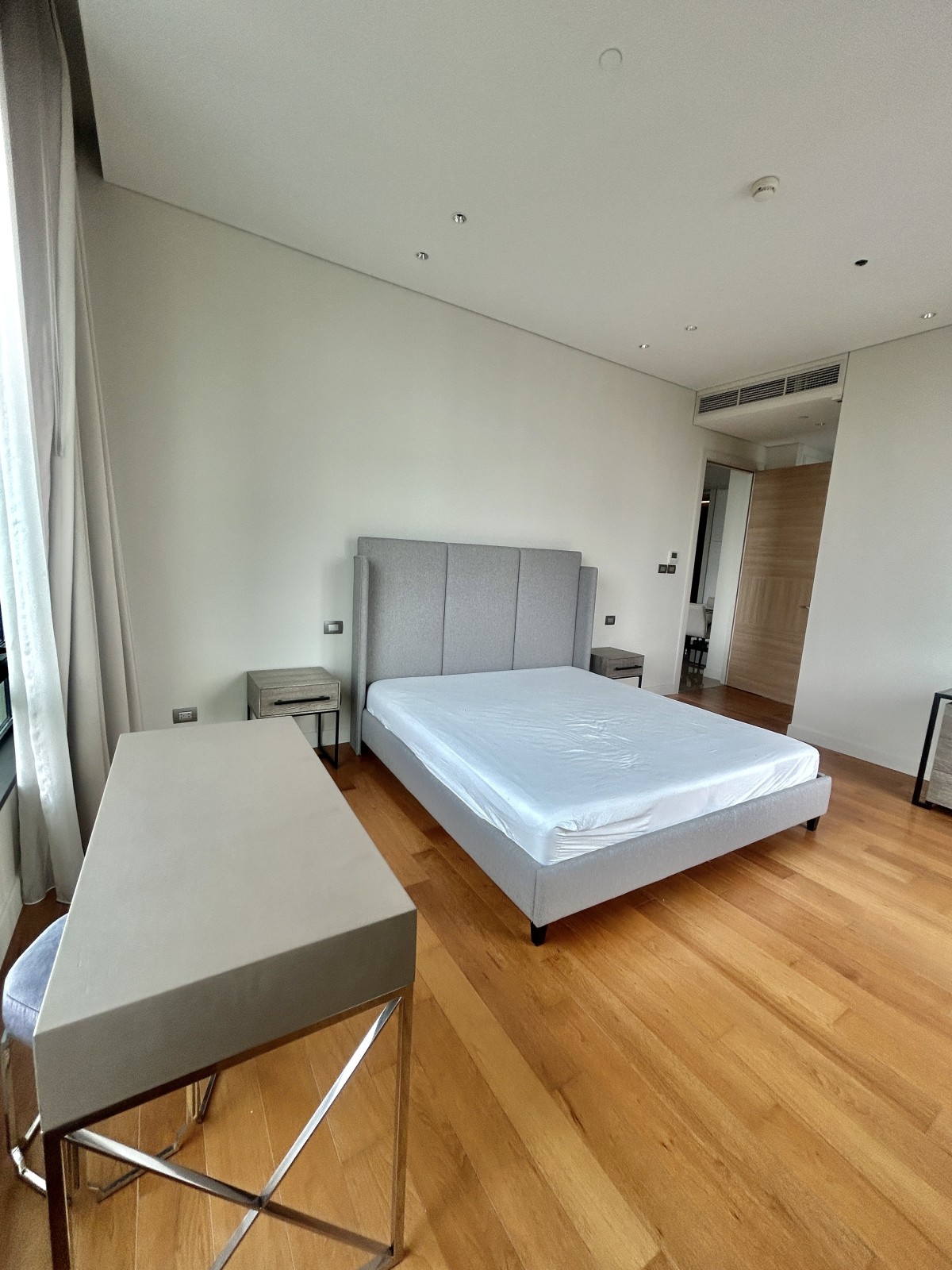 Sindhorn Residence |  ใกล้ BTS ชิดลม เดินเพียง 600 ม #Old Focus