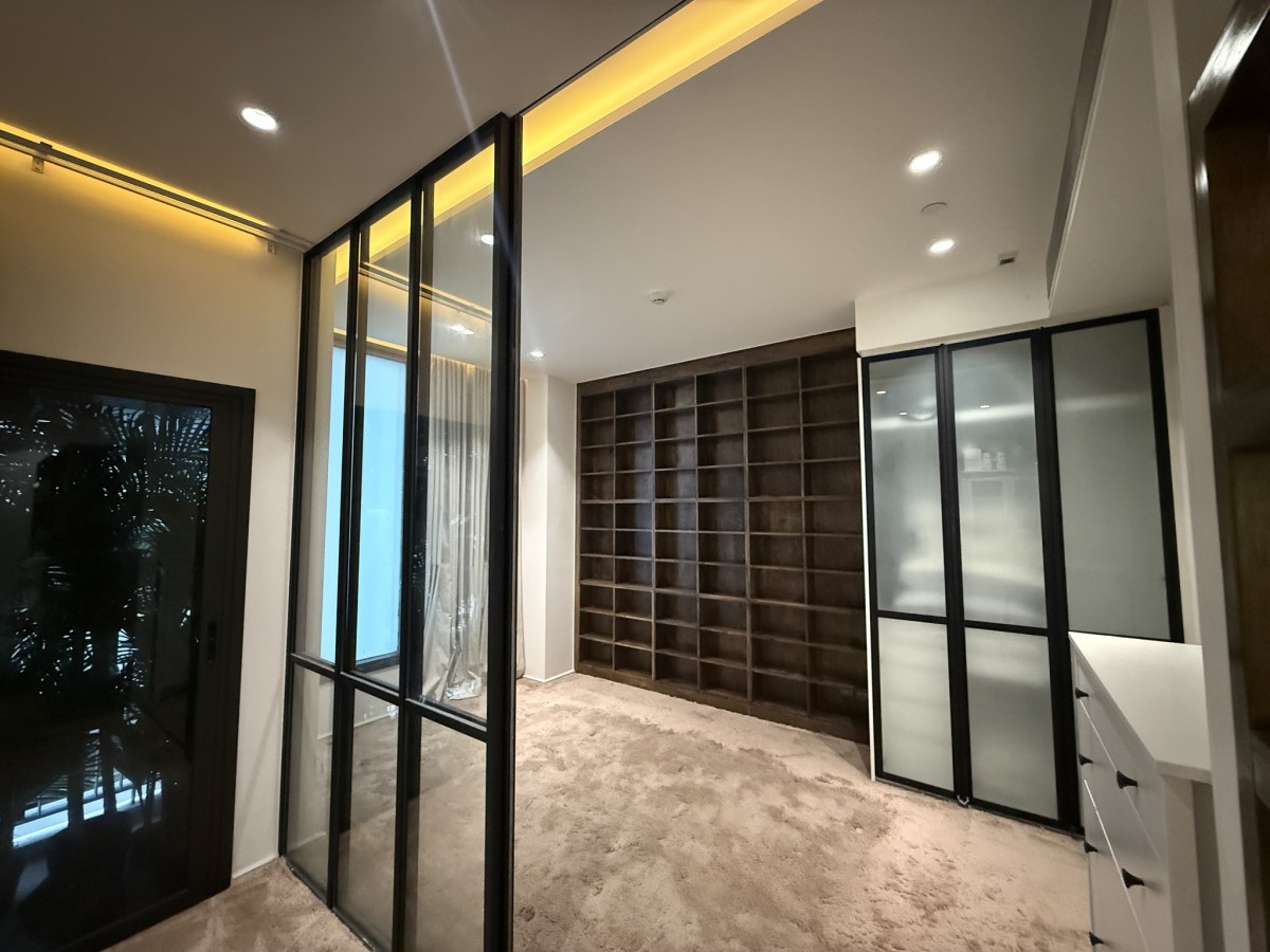 Muniq Sukhumvit 23 | Pet friendly luxury in asoke CBD of sukhumvit fully fitted unit #HL