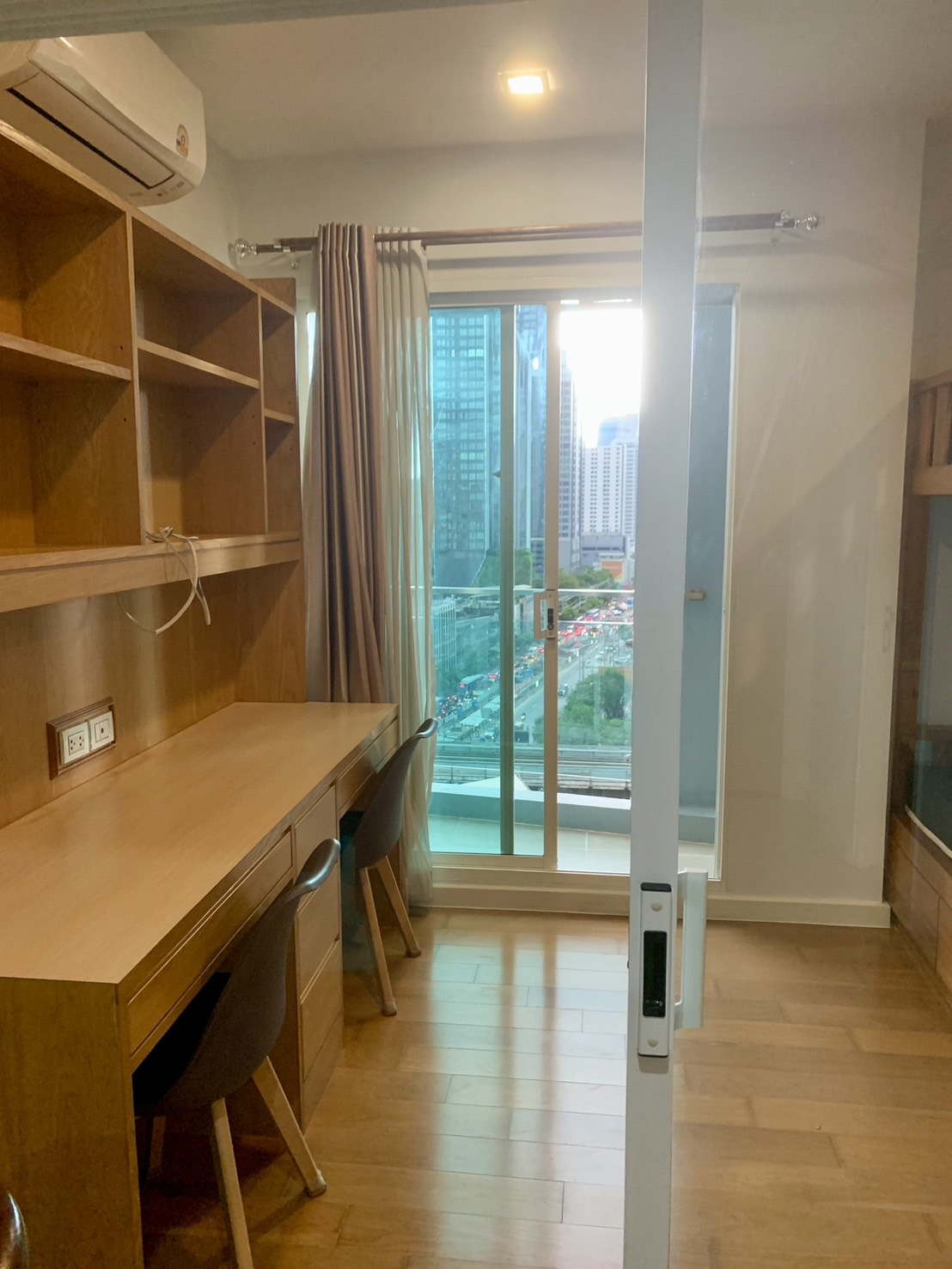 Condolette Ize Ratchathewi | 🚝ใกล้ BTS ราชเทวี #HL Focus