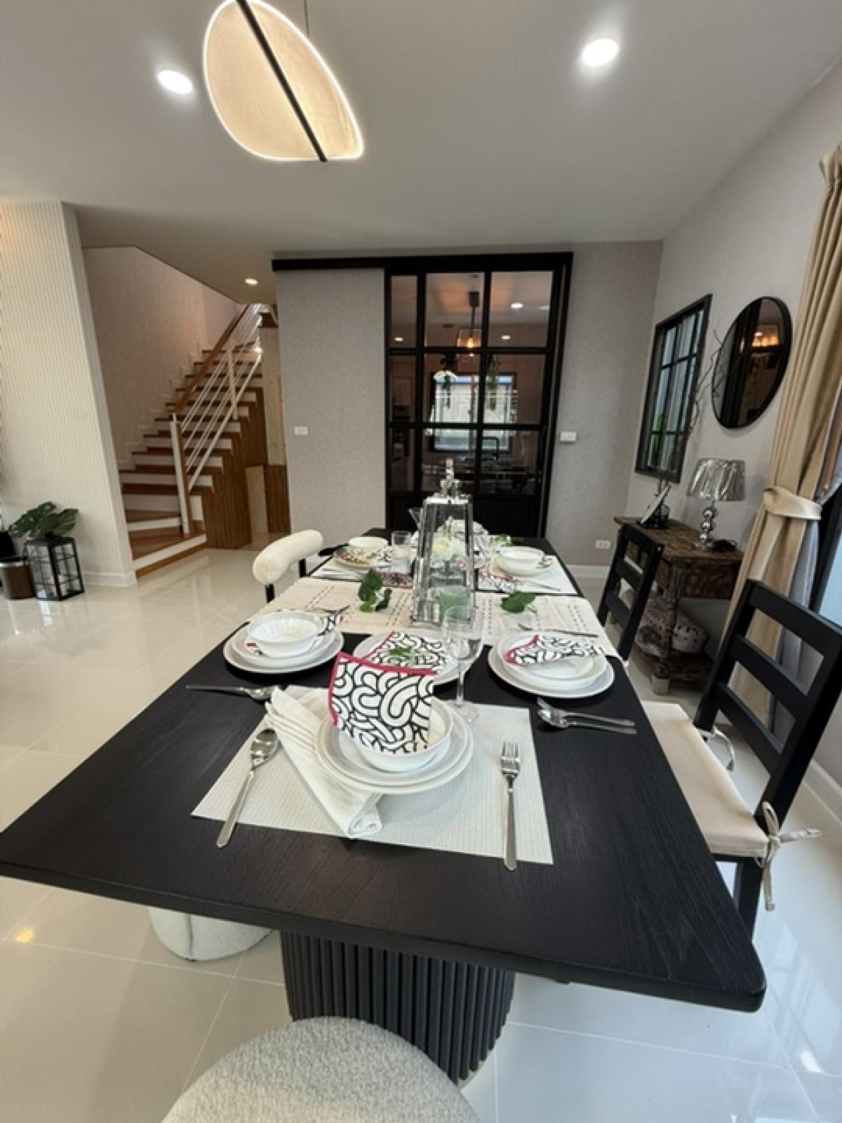 The Plant Estique Pattanakarn | ขายพร้อมเฟอร์ ใกล้ club house #HL Focus