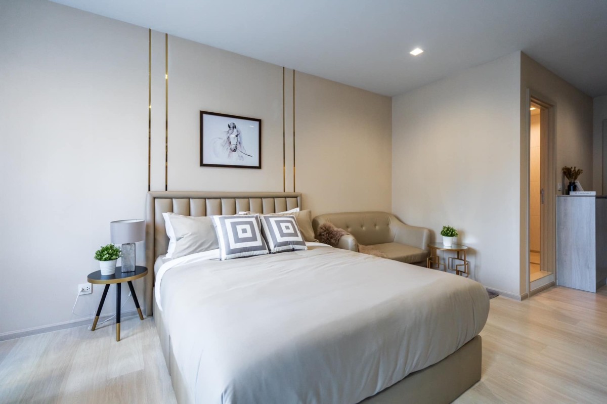Life One Wireless | A room near one bangkok surrounded by vibrant city life #HL