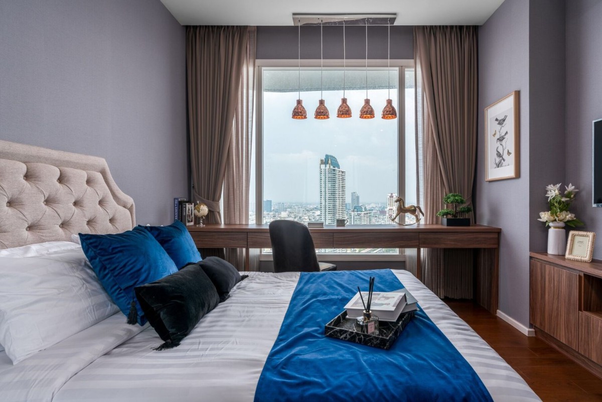 Menam Residences | Corner unit (no wall attached to the neighbors) with high privacy. #HL