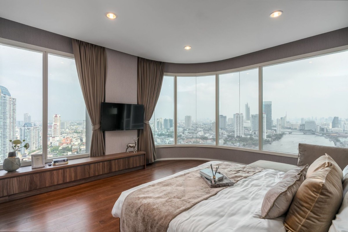 Menam Residences | Corner unit (no wall attached to the neighbors) with high privacy. #HL