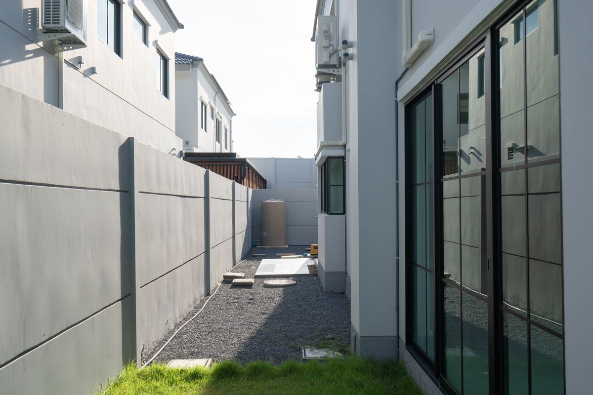 Laddarom Phutthamonthon Sai 3 |  บ้านตรงตามหลักฮวงจุ้ย หน้าบ้านทิศเหนือ ติดคลับเฮ้าส์หน้าสวน #HL Focus