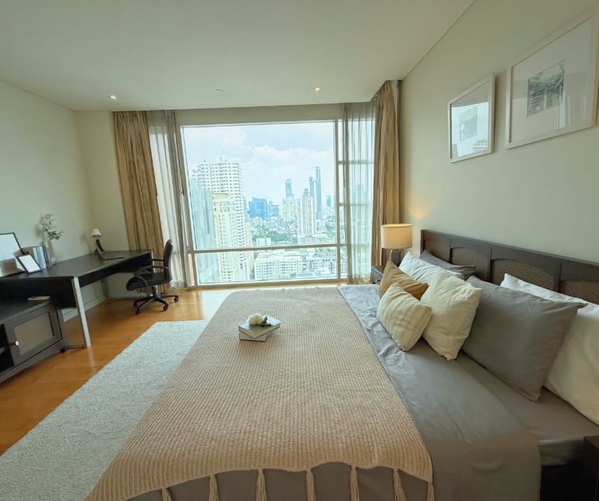 Fullerton Sukhumvit | Connecting two lifestyle hubs - Gateway Ekkamai & One Bangkok 🚝close to BTS Ekkamai #New Focus