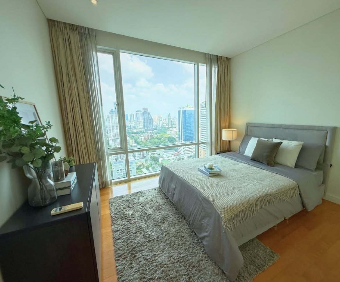 Fullerton Sukhumvit | Connecting two lifestyle hubs - Gateway Ekkamai & One Bangkok 🚝close to BTS Ekkamai #New Focus