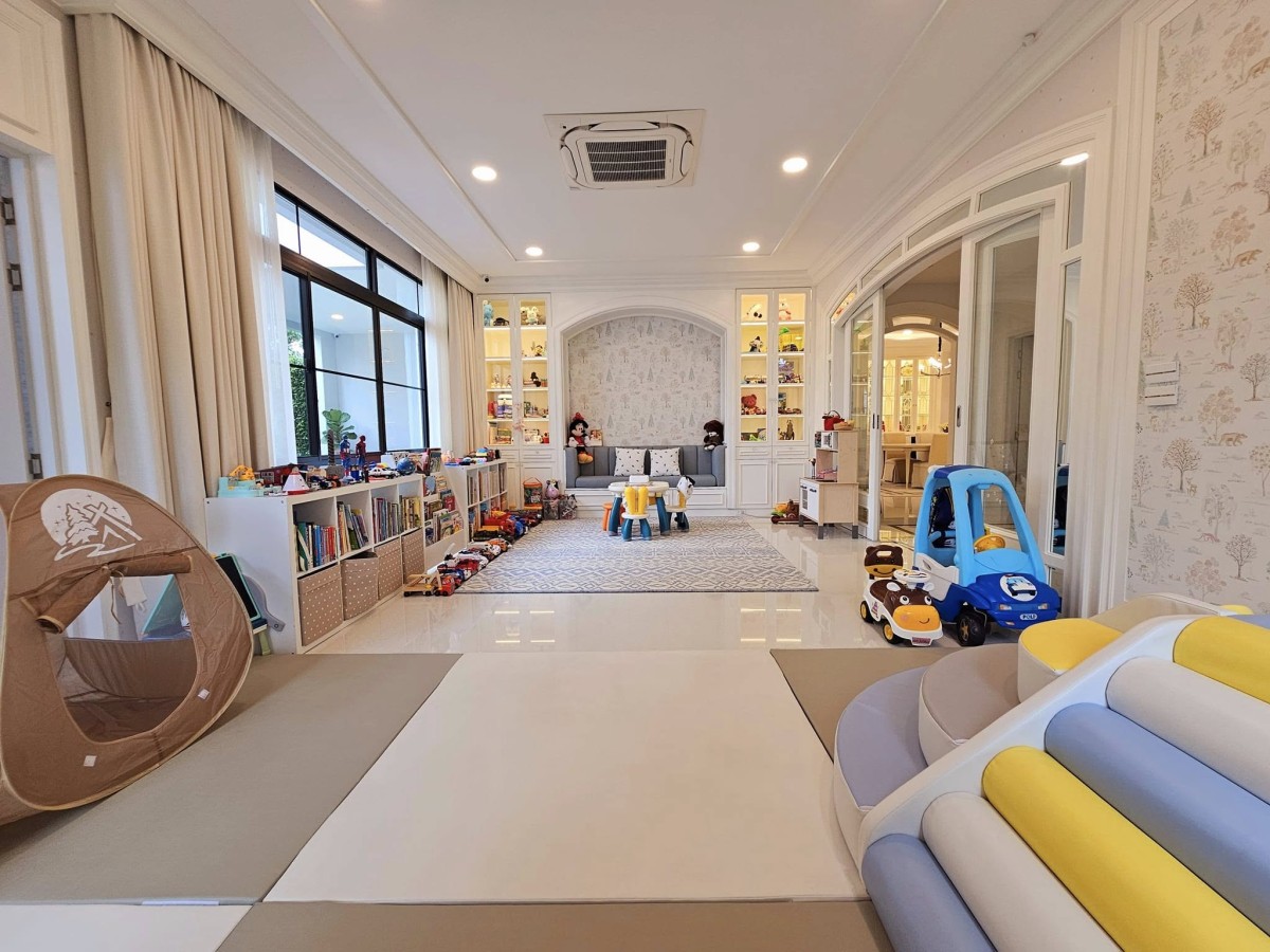 Nantawan Rama9-New Krungthepkreetha | Private plot surrounded by lake and garden only #HL Focus
