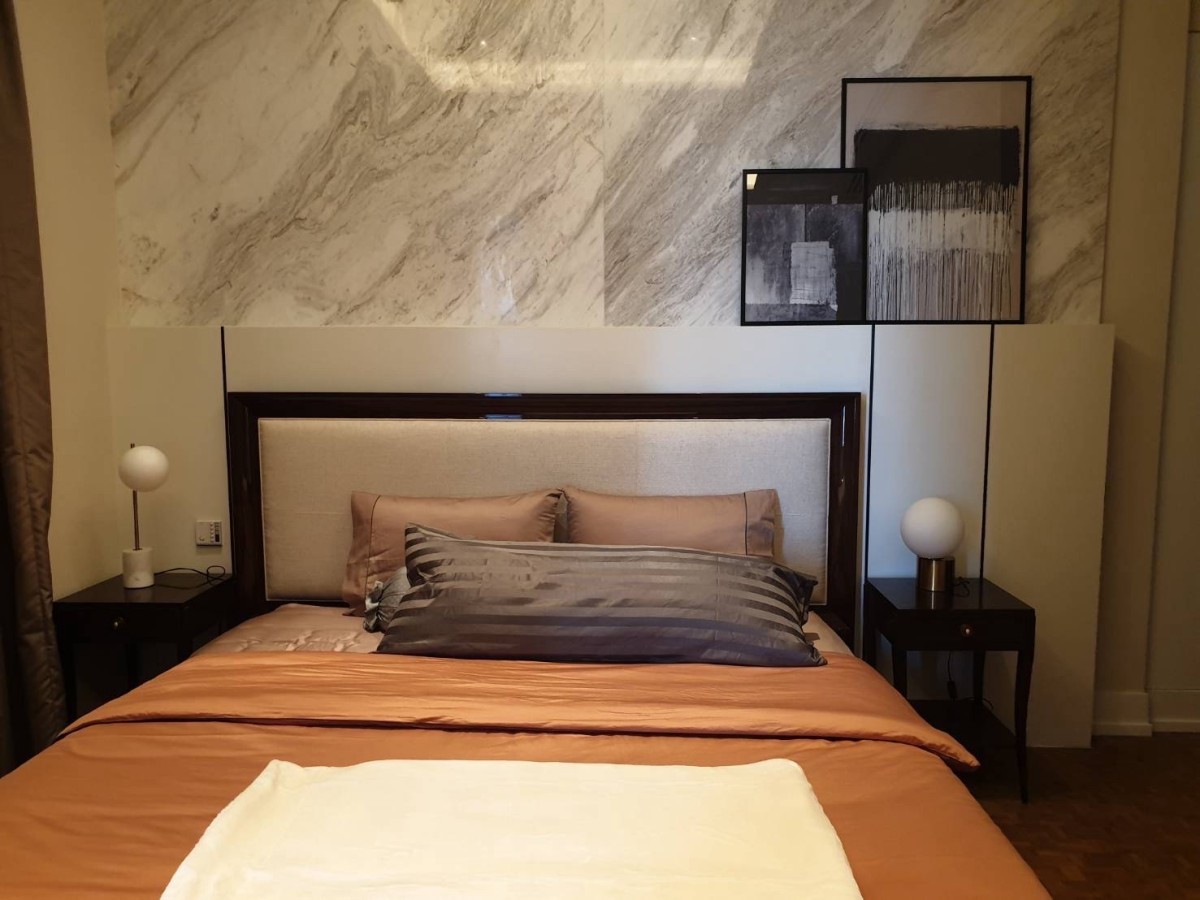 The Ritz-Carlton Residences 400 m to BTS Chong Nonsi / 1.2 km to MRT Silom #New Focus