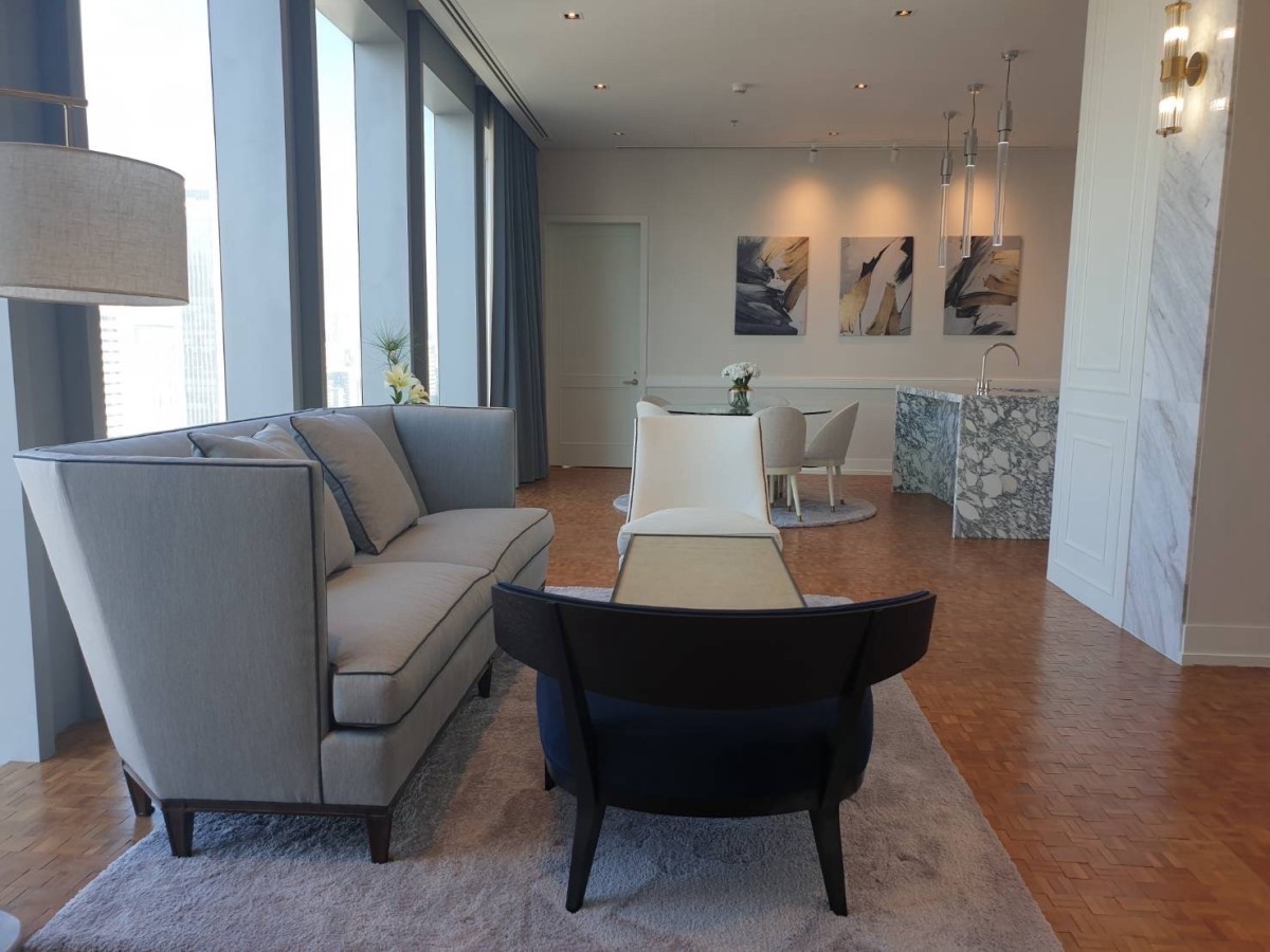The Ritz-Carlton Residences 400 m to BTS Chong Nonsi / 1.2 km to MRT Silom #New Focus