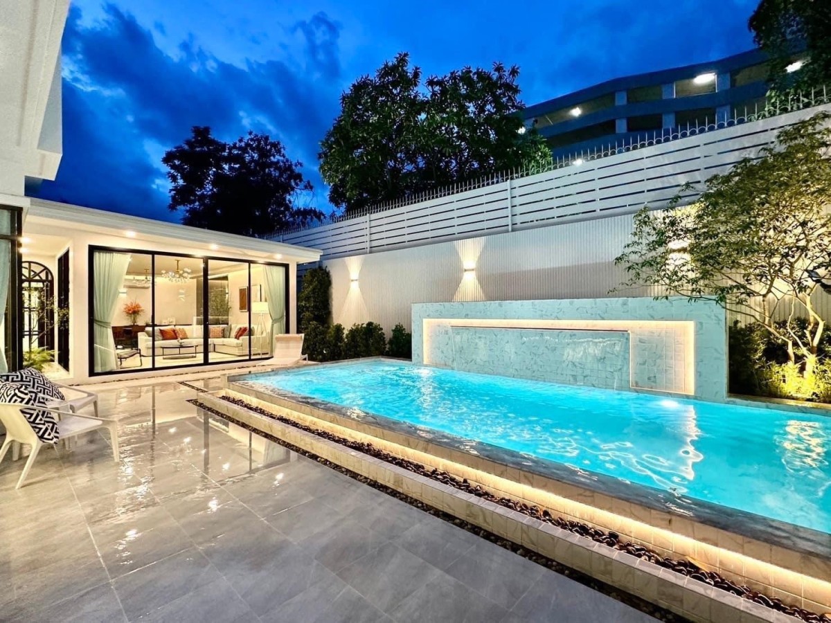 Perfect Masterpiece Sukhumvit 77 | บ้านพร้อมสระว่ายน้ำหรู size ใหญ่ เฟอร์และเครื่องใช้ไฟฟ้าใหม่ทั้งหลัง #HL Focus