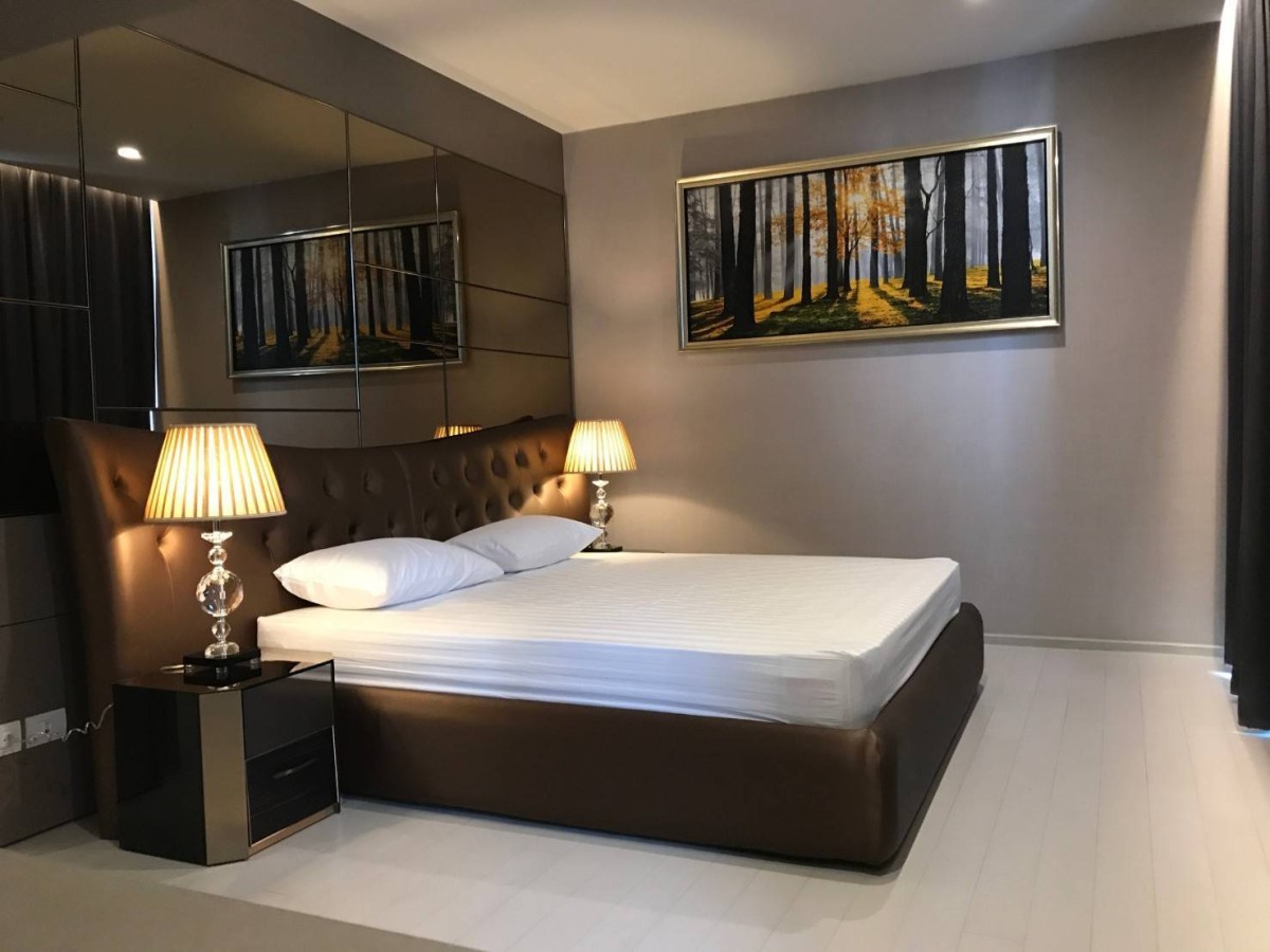 Noble Ploenchit | A rare opportunity to own a high-floor, luxury 2-bedroom residence above the bustling city of Bangkok #New