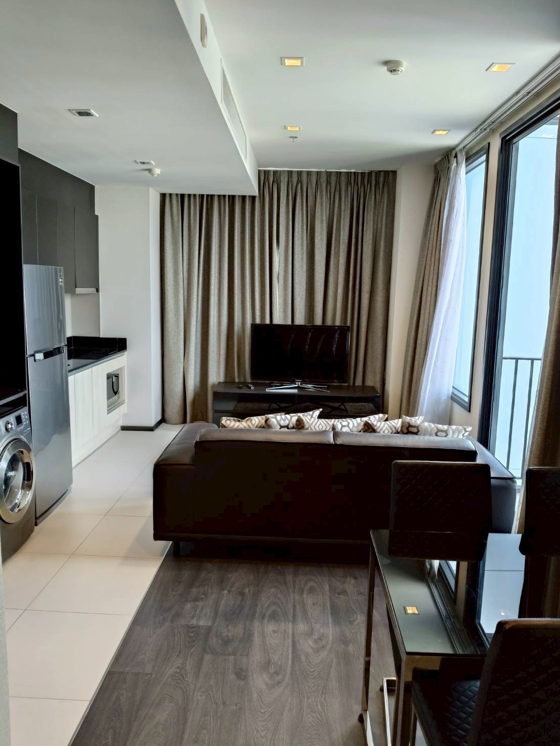 Edge Sukhumvit 23 | Spacious 2-Bedroom Layouts Location Asoke , Heart of the Bangkok city #HL Focus